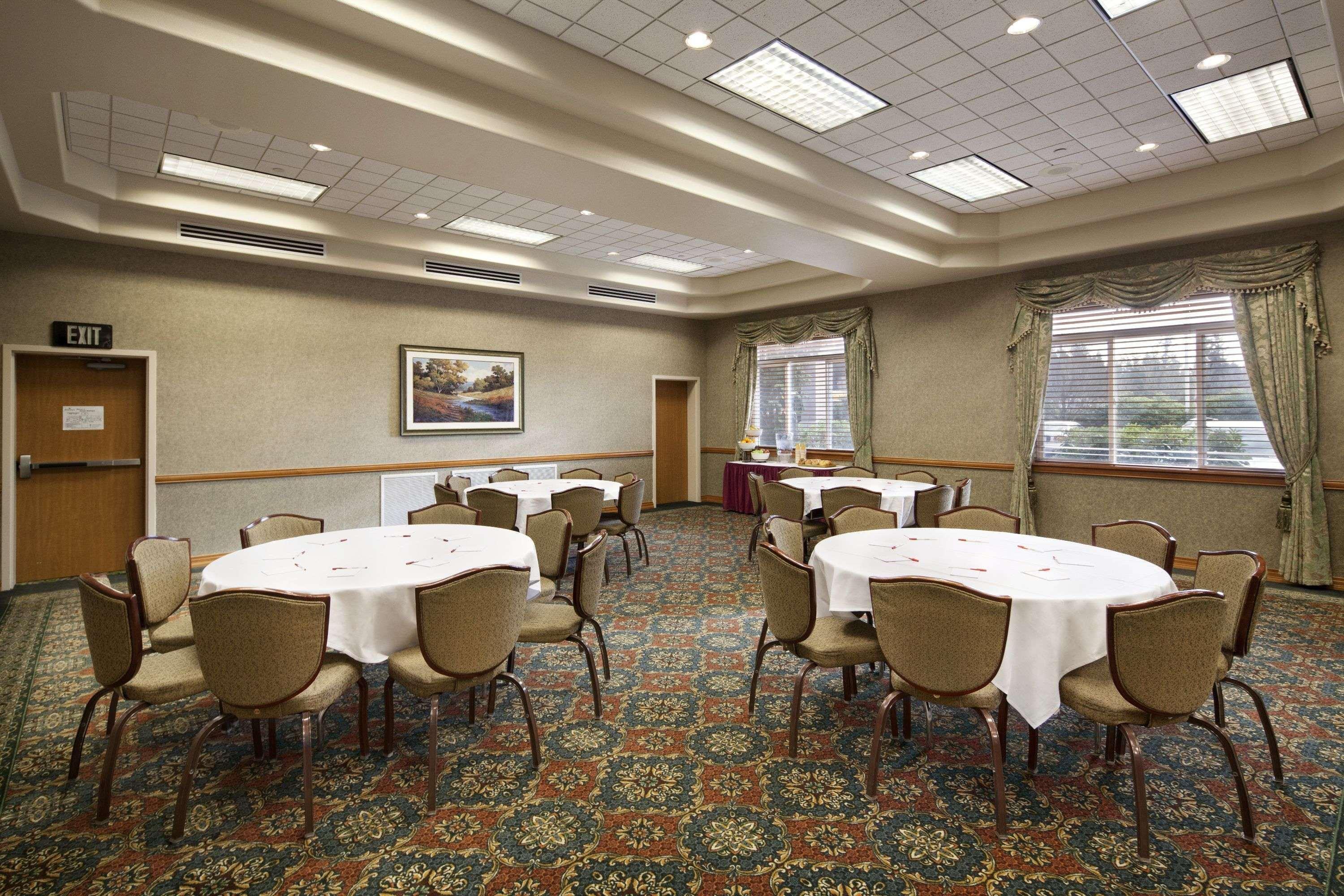 Отель Ramada By Wyndham Олимпия Экстерьер фото A typical meeting room at a Best Western